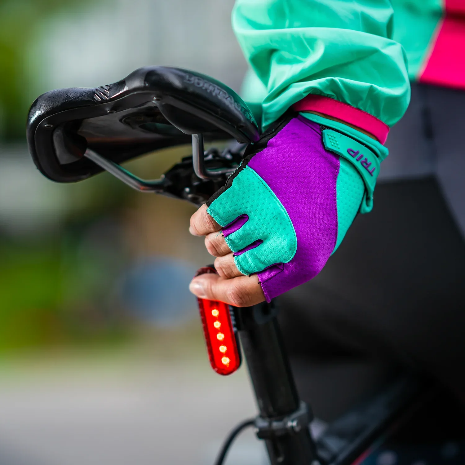 Guantescortostrippurpleblue_5000x